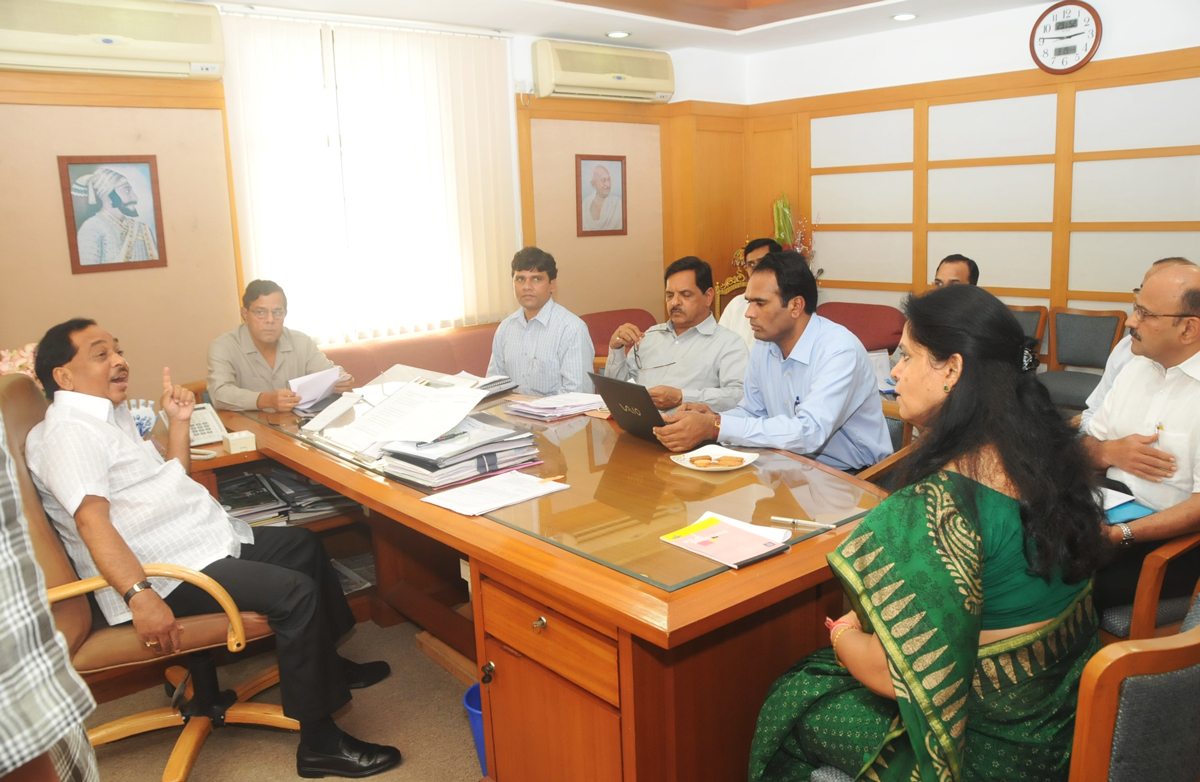 MINISTER NARAYANRAO RANE IN  MEETING AT MANTRALAYA.