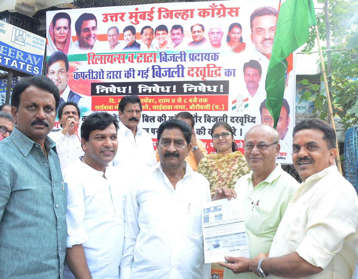 MRCC President Sanjay Nirupam Organised Signature Campaign to Protest against Hike Rates of Electricity Bill.
