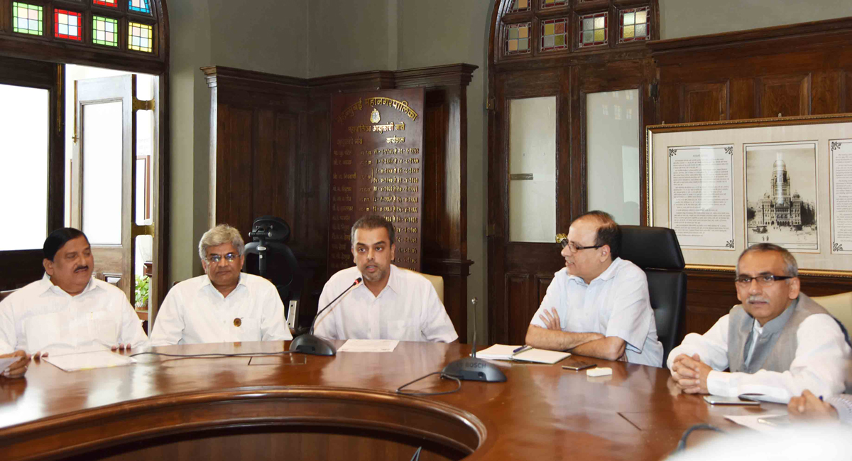 South Mumbai Congress Party Leader Ex.MP & Ex.Union Minister Milind Deora Meets BMC Commissioner Ajoy Mehta at CST Mumbai BMC Head Quarter.