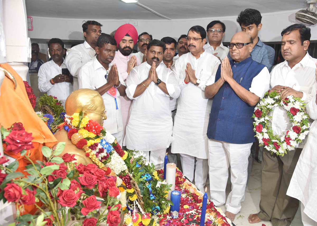 Mumbai...Salutes & Floral Tributes to Bharatratna Mahamanav Dr Babasaheb Ambedkar on his 63rd 'Mahaparinirvan Din'