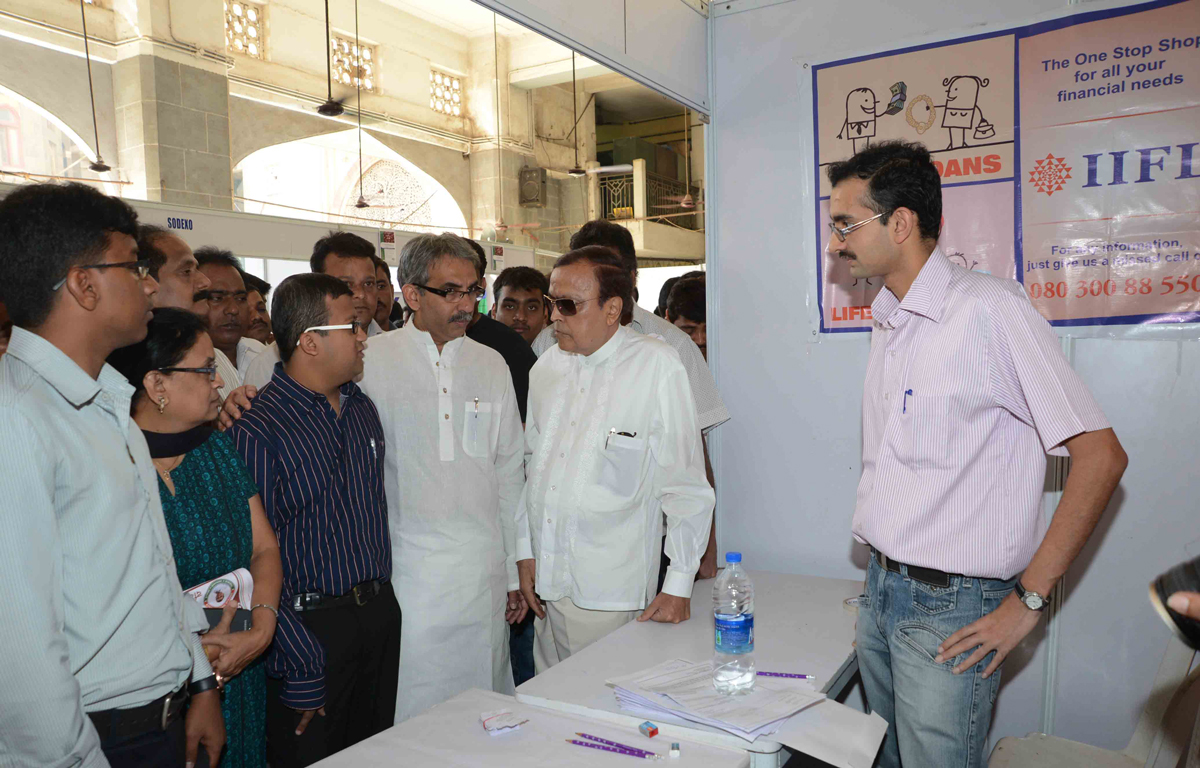MP.& EX. UNION MINISTER MURLI DEORA VISITED JOB FAIR ORGANISED BY MP. MILIND DEORA AT ANJUMAN-I-ISLAM SCHOOL CST MUMBAI.