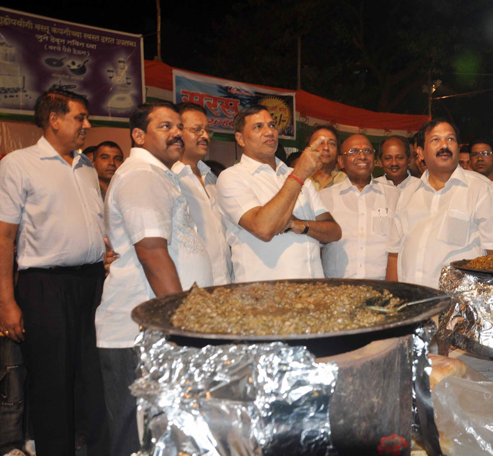 MUMBAI CONGRESS PRESIDENT & MLA. KRIPASHANKAR SINGH &  MP.EKNATH GAIKWAD IN MALVANI FESTIVAL AT DADAR.