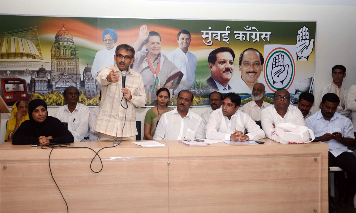 YOUTH CONGRESS MEMBERSHIP ABHIYAN BY SOUTH MUMBAI CONGRESS MLA AMIN PATEL AT AZAD MAIDAN RAJIV GANDHI BHAVAN MUMBAI CONGRESS OFFICE.