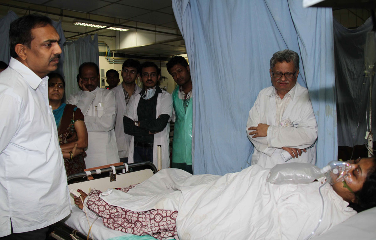 GUARDIAN MINISTER JAYANT PATIL VISITED NAIR HOSPITAL AT MUMBAI CENTRAL.
