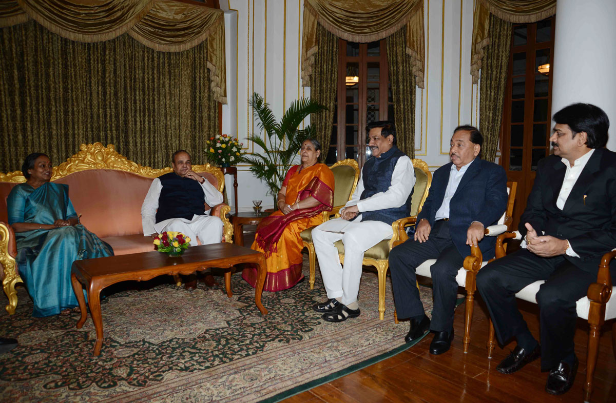 LOKSABHA SPEAKAR SMT.MEERA KUMARI &  GOVERNOR OF MAHARASHTRA K.SANKARNARAYANAN AT RAJ BHAVAN.