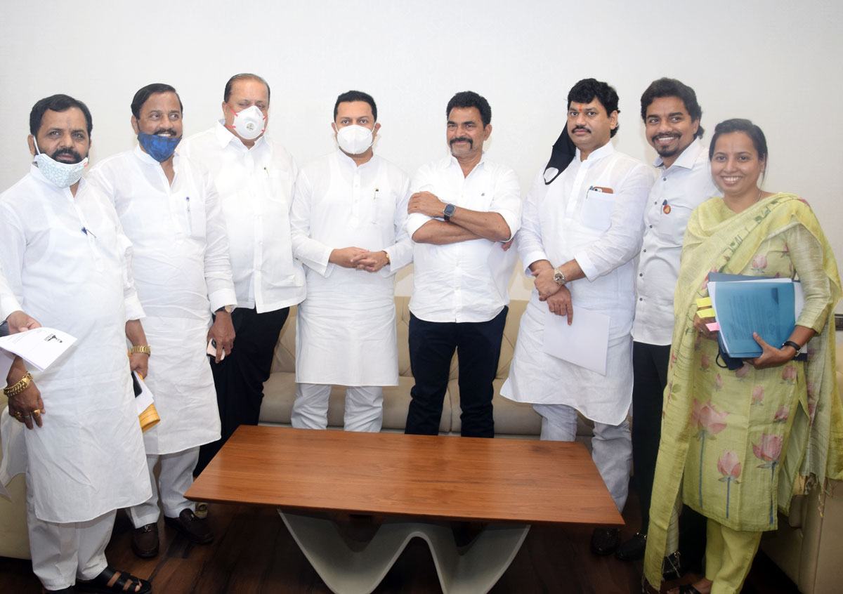 Ministers Amit Deshmukh, Dhananjay Munde,Aditi Tatkare, Hasan Mushrif ,MP Sunil Takare & Cine Star Shahaji Shinde at Mantralaya.