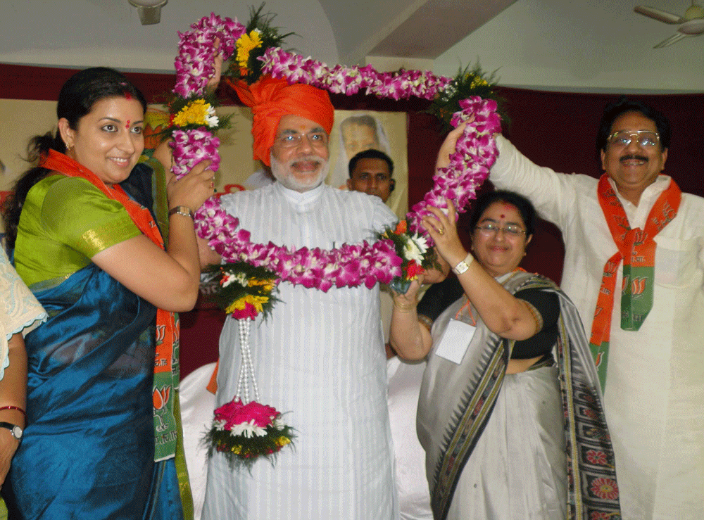 NARENDRA MODI ARRIVED AT MUMBAI DADAR.