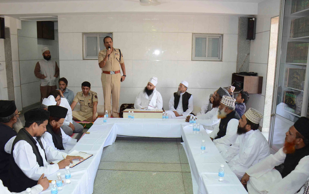 Moulana Moinuddin Ashraf Asharafi (Moin Miyan) Meets Ulema's Before Coming Festival Eid-E-Milad at DoTanki.