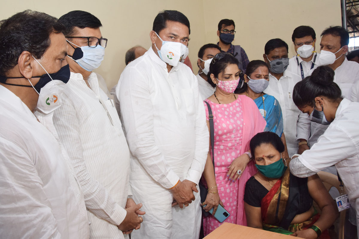 Congress Party Leaders Paying Tribute to Former Prime Minister Rajiv Gandhi on his Death Anniversary.