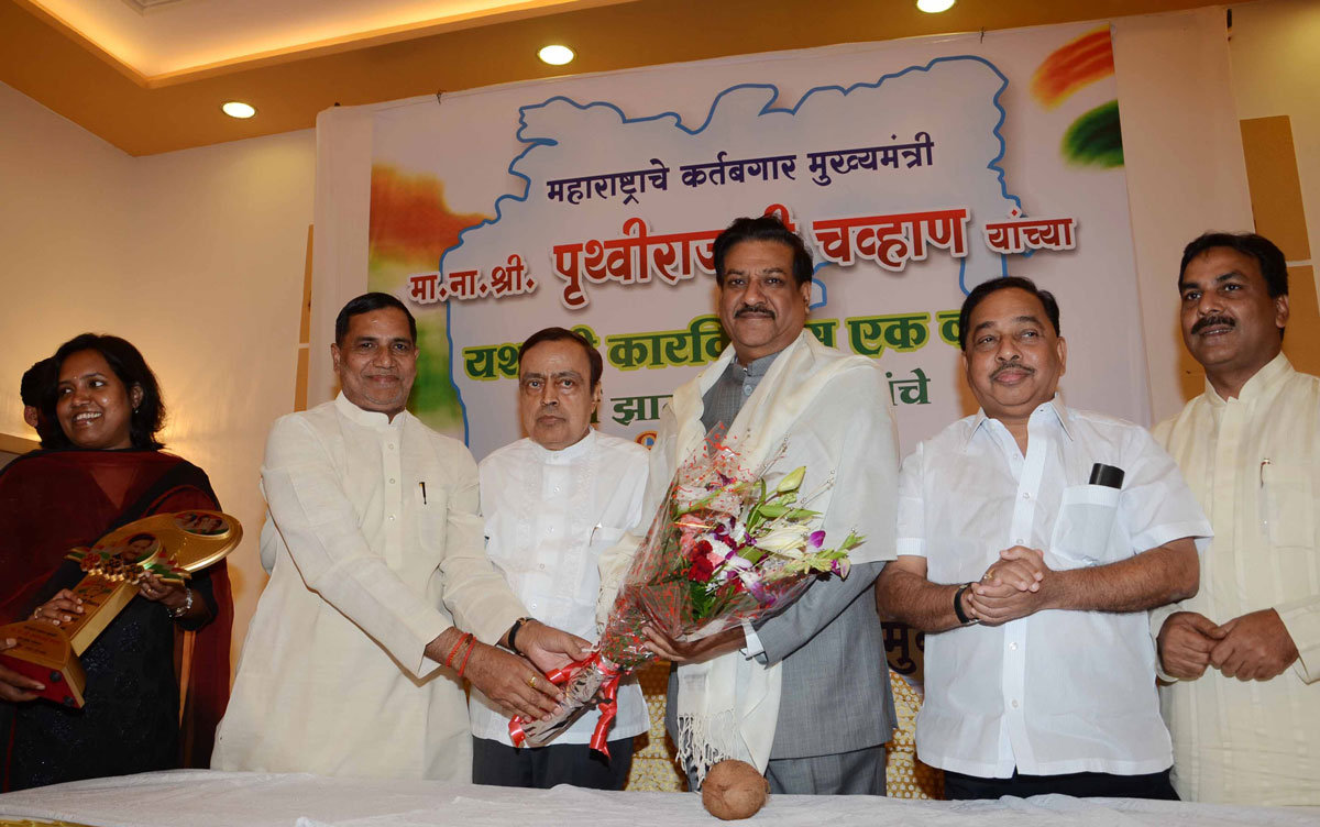CHIEF MINISTER PRITHVIRAJ CHAVAN FELICITATED AT GRAND MEDICAL COLLEGE AT MARINE LINES.