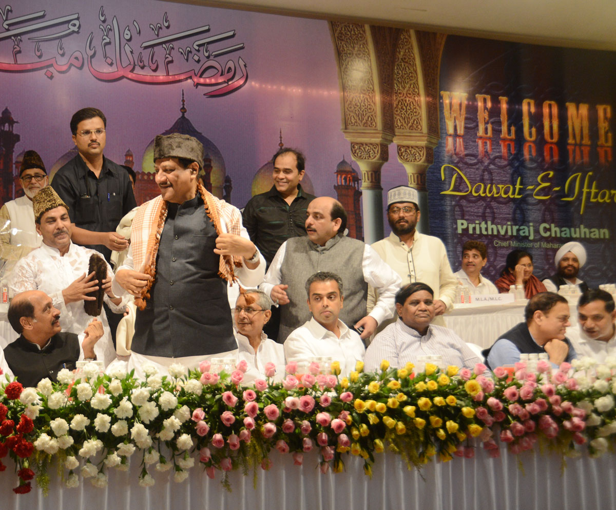 Chief Minister Prithviraj Chavan during Ramzan"Dawat-E-Iftar" at Kaisar Baugh Dongri.