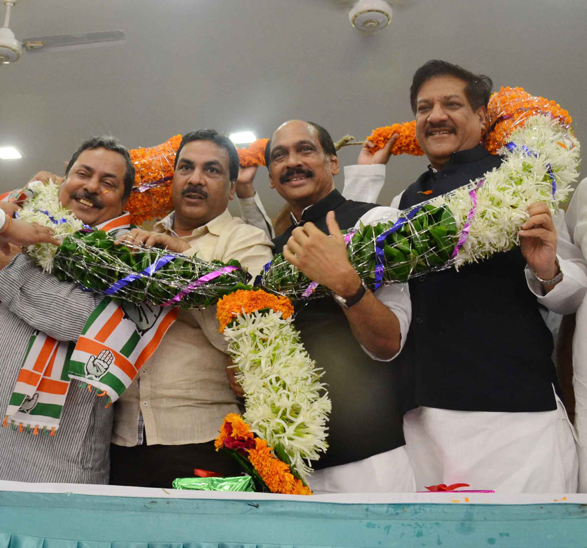 Chief Minister Prithviraj Chavan & MPCC President Manikrao Thakare at Tilak Bhavan.