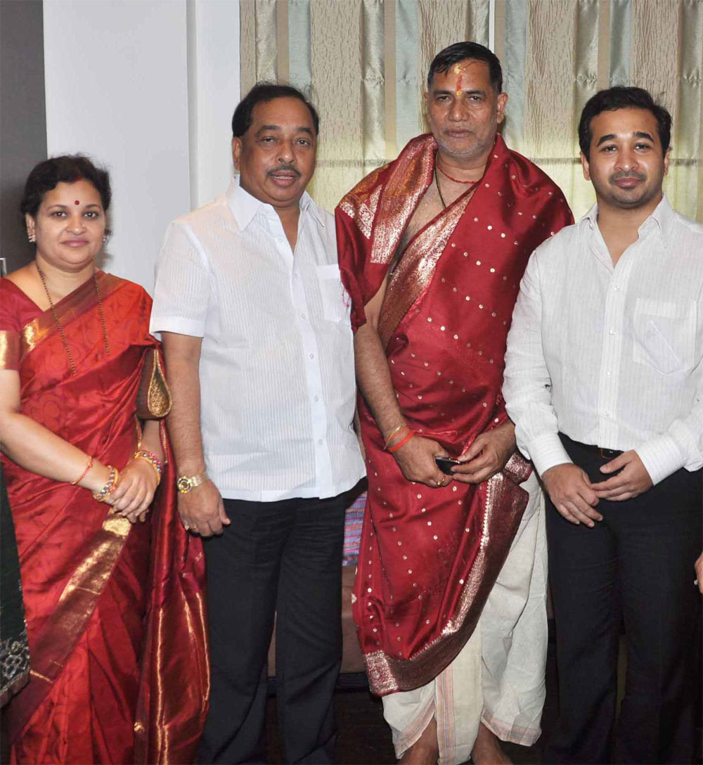 MINISTER NARAYANRAO RANE VISITED MUMBAI CONGRESS PRESIDENT & MLA KRIPA SHANKAR SINGH RESIDENCE AT BANDRA ON GANAPATI FESTIVAL