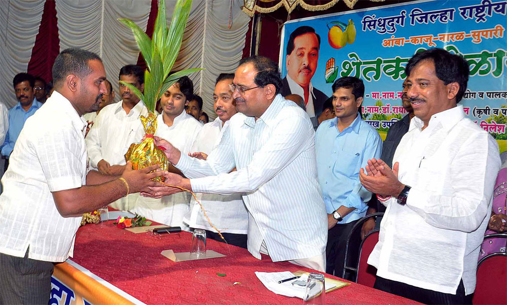 GUARDIAN MINISTER NARAYANRAO RANE & MIN.RADHAKRIHNA VIKHE PATIL AT SINDHUDURGH.