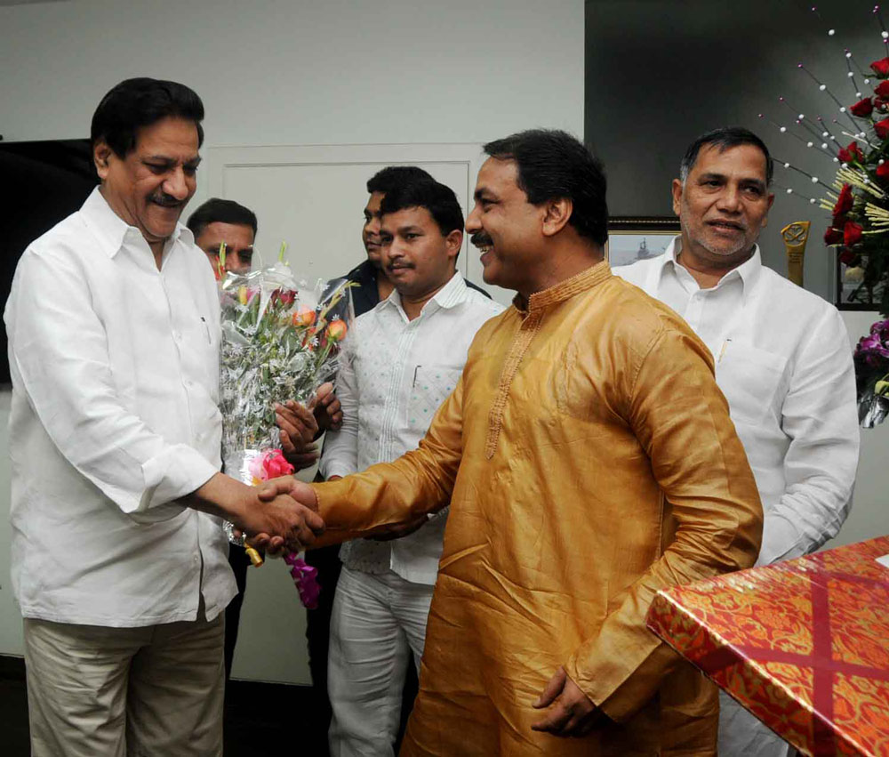 CHIEF MINISTER PRITHVIRAJ CHAVAN,MINISTER NASIM KHAN & MLA KRIPASHANKAR SINGH AT VARSHA BUNGLOW.