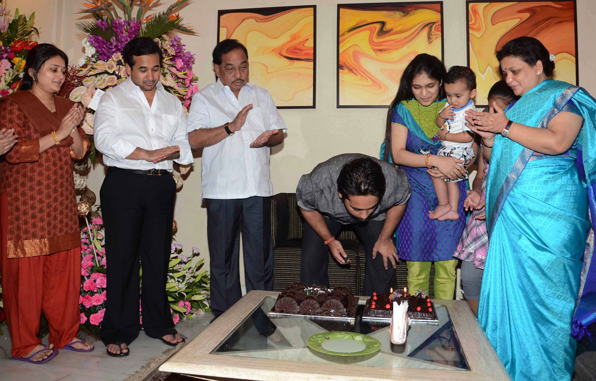MP.DR.NILESH RANE BIRTHDAY CELEBRATION IN MUMBAI ON OCCASION MINISTER NARAYANRAO RANE.