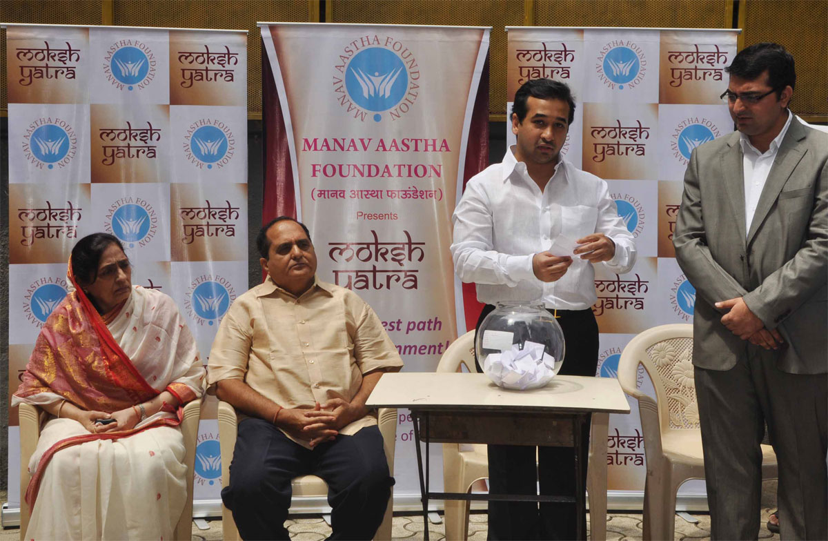 SWABHIMAN SANGHATANA CHAIRMAN NITESH NARAYANRAO RANE ON OCCASION OF NAVRATRI DRAWING" LUCKY DRAW" FOR YATRA-VAISHNO DEVI AT BANDRA. AT BANDRA.