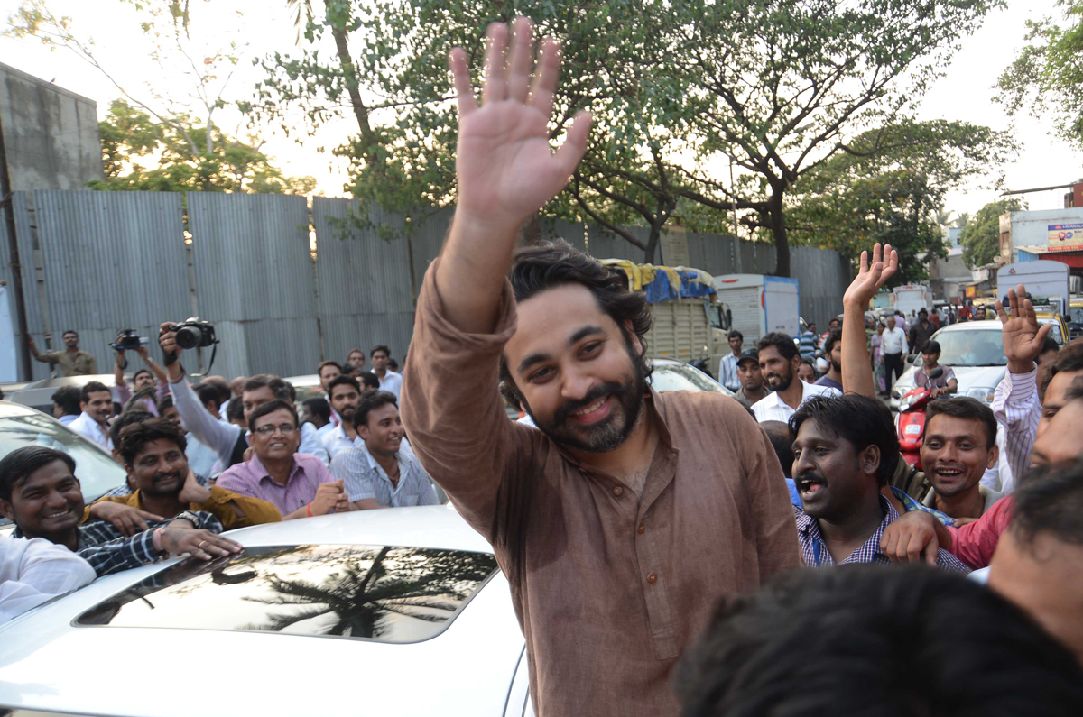 176-Bandra(E) Assembly Constituency Congress-NCP Candidate Narayanrao Rane's Son Ex.MP Dr.Nilesh Rane on End Of Election Day Thanks to all Voter's & Party Workers at Bandra.