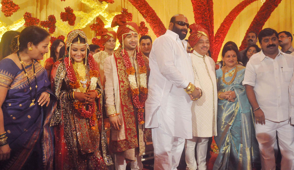 INDUSTRIES,PORTS,EMPLOYMENT & SELF - EMPLOYMENT MINISTER NARAYAN RANE & NILAM RANE SON NITESH RANE WEDDING CEREMONY AT HOTEL GRAND HAYTT KALINA WITH RUTUJA SHINDE IN PRESENCE OF Hon'ble GUEST'S .
