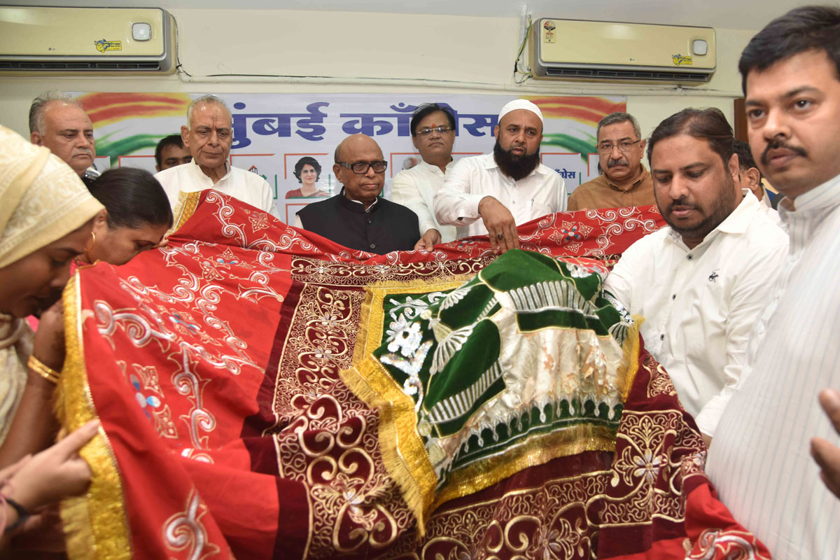 Mumbai Congress President Eknathrao Gaikwad sends Chaddar for 808 Urs of Ajmer Sharif Dargha.