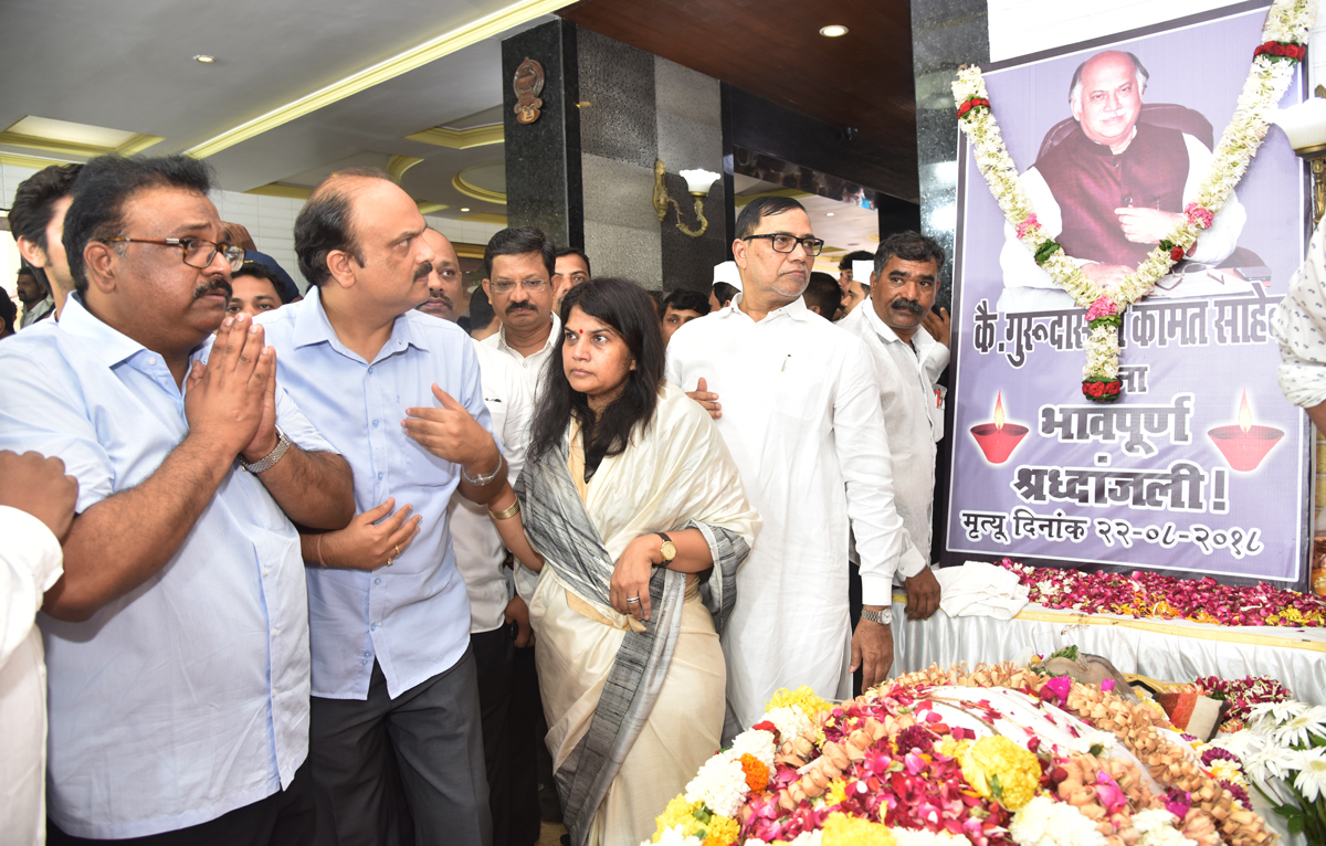 All Party Leaders & Karyakartas paid their last Respect to Veteran Congress Leader Shri Gurudas Kamat at his residence.the Body Ceremated with full State Honour at Charai Cemetary at Chembur.