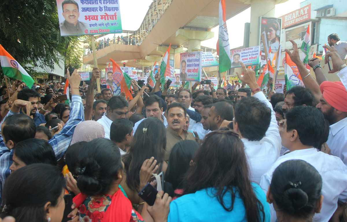 Mumbai Congress Hawkers Protest at Borivali.