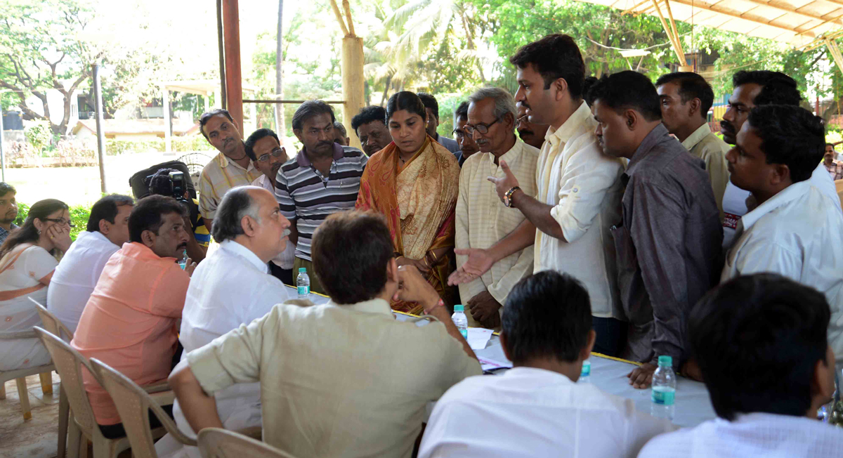 M.P.& EX UNIUON MINISTER GURUDAS KAMAT JANSAMPARK ABHIYAAN AT GOREGAON (W).