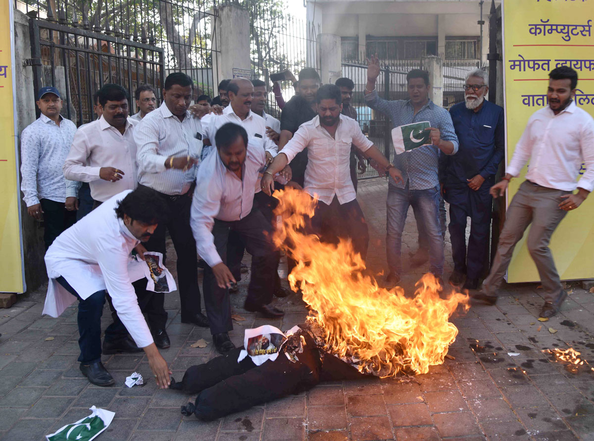 Mumbai Congress Youth Protest at Azad Maidan against cowardly terror attack in J&K Pulwama on the CRPF Jawans.
