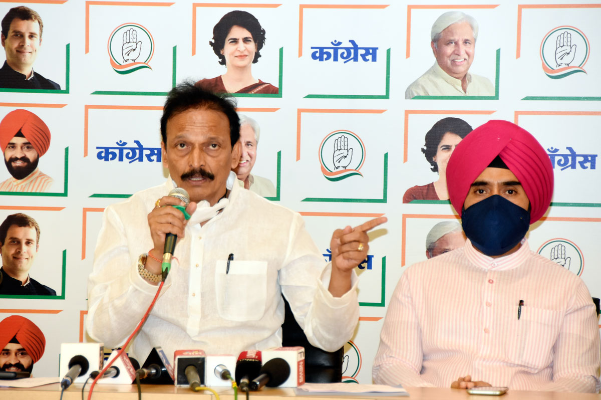 MRCC President Bhai Jagtap & working President Charansingh Sapra Press Conference at Rajiv Gandhi Bhavan.