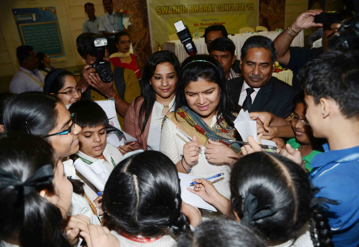 MP.Poonam Mahajan during "Swacch Bharat" Abhiyaan at Thakur Complex.