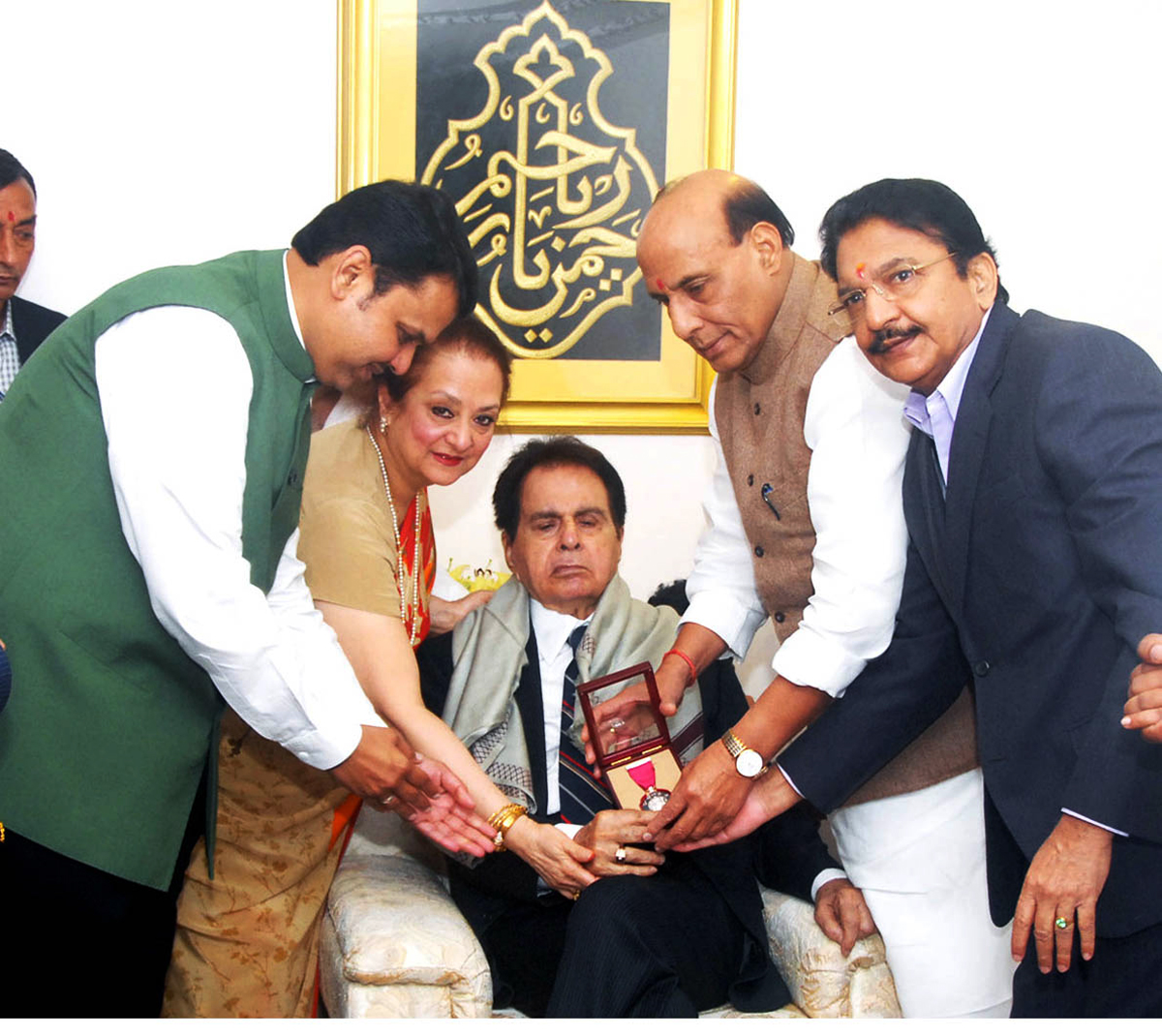 Union Home Minister Rajnath Singh honoured great Cine Star Dilip Kumar by "Padma Vibhushan" Award in Presence of Governor Ch.Vidyasagar Rao & Chief Minister Devendra Fadnavis in Mumbai.
