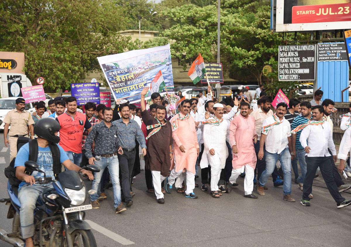 Mumbai Congress President Sanjay Nirupam Protest Padayatra at Kandivali Andheri.