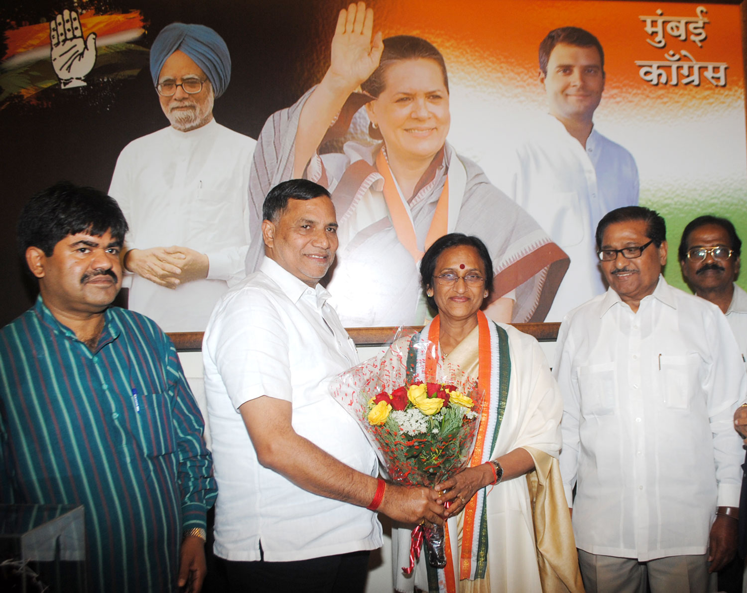 MUMBAI CONGRESS PRESIDENT KRIPASHANKAR SINGH & U.P.CONGRESS PRESIDENT RITA BAHUGUNA AT MUMBAI CONGRESS RAJIV GANDHI BHAVAN.