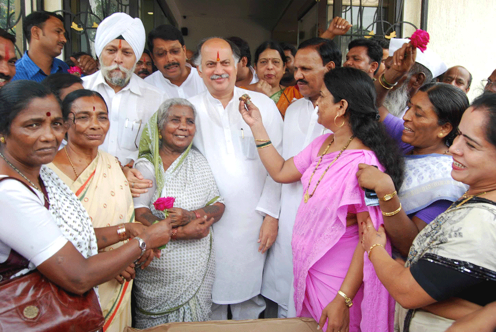 UNION MINISTER GURUDAS KAMAT & MAHADA PRESIDENT AMARJIT SINGH MANHAS AT D.N.NAGAR  ANDHERI .