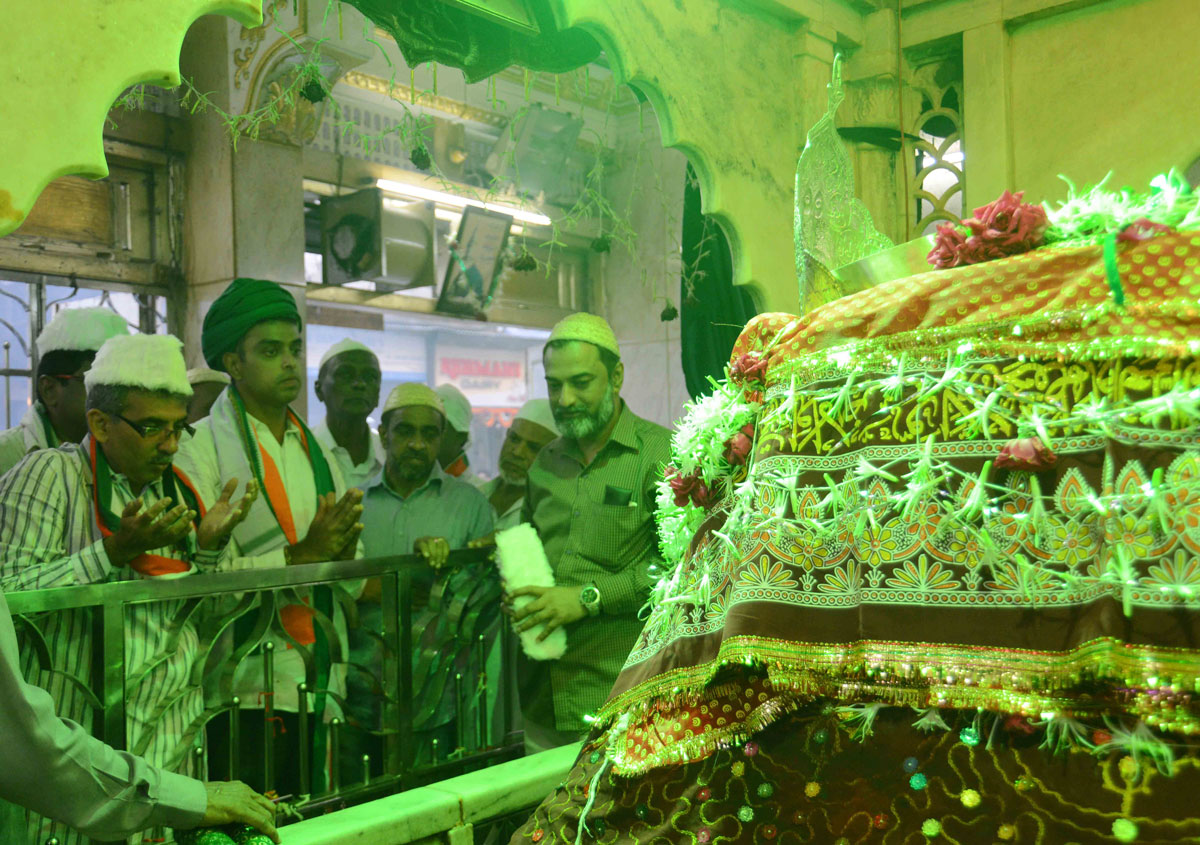 South Mumbai Congress/NCP/PRP (Kawade) Republican Party of India(Democratic)Alliance MP.Candidate Milind Deora Election Campaign Rally in South Mumbai Parliamentary Constituency at Mumbadevi Assembly Dongri Area.