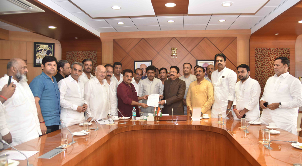 Congress Party Delegation meets Governor at Raj Bhavan.