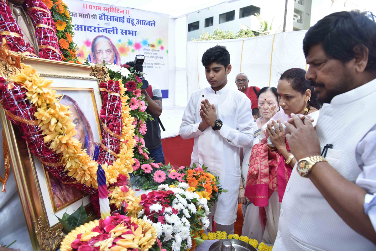 RPI Leader MOS Randas Athawale Paying Tribute to his Late Mother hausabai (MAA) o her 1st Death Anniversary.