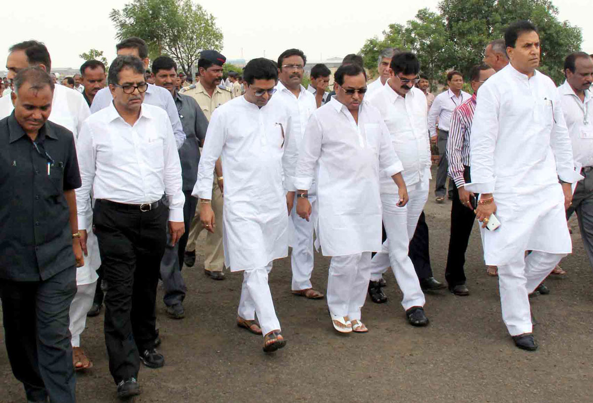 Paying Last Respect to BJP Leader Gopinath Munde at Parli in Beed.