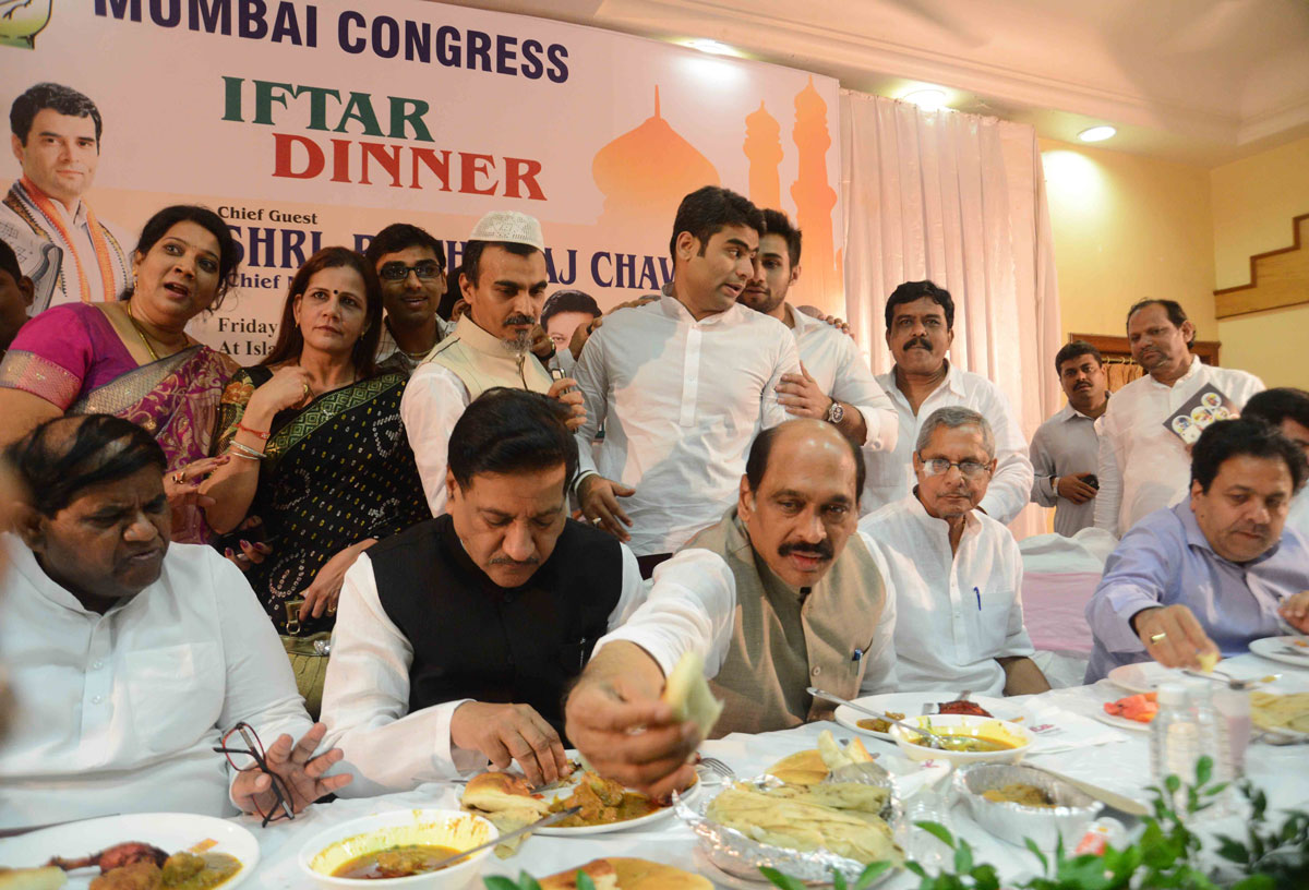 Mumbai Congress President's Prof.Janardan Chandurkar Organized Ramzan "Dawat-E-Iftar" at Islam Gymkhana.