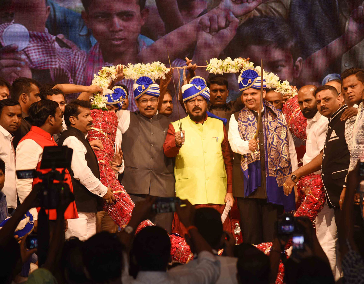 RPI Leader & Social Justice Union Minister Ramdas Athawale Felicitated by Chief Minister Devendra Fadnavis at Shanmukhanand.