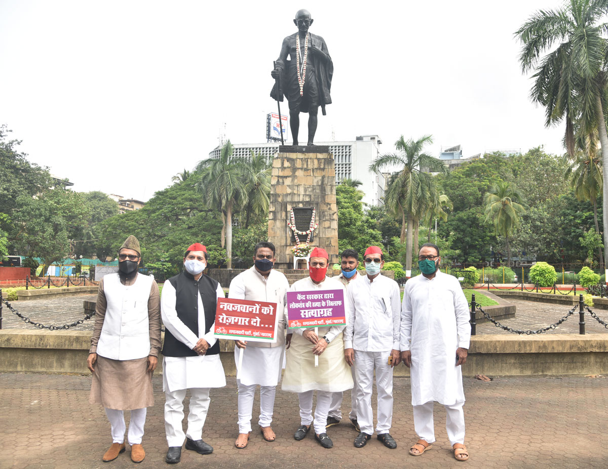Samajwadi Party Leaders MLA Abu Hasim Azmi & MLA Rais Shaikh Paying Ttribute to Father of Nation Mahatma Gandhi on his Birth Anniversary at Gandhi Statue near Mantralaya in Mumbai.