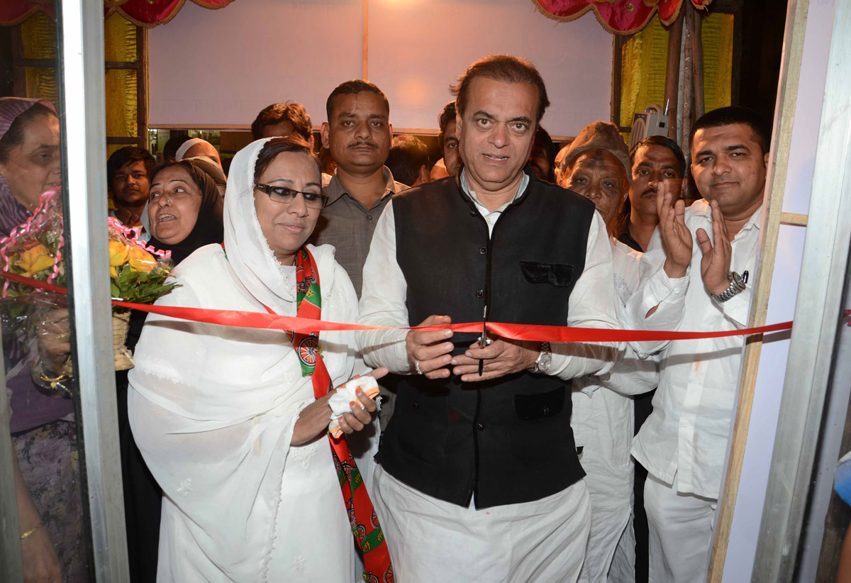 SAMAJVADI PARTY LEADER ABU HASIM AZMI & SAMAJVADI CANDIDATE RABIYA SHAIKH.