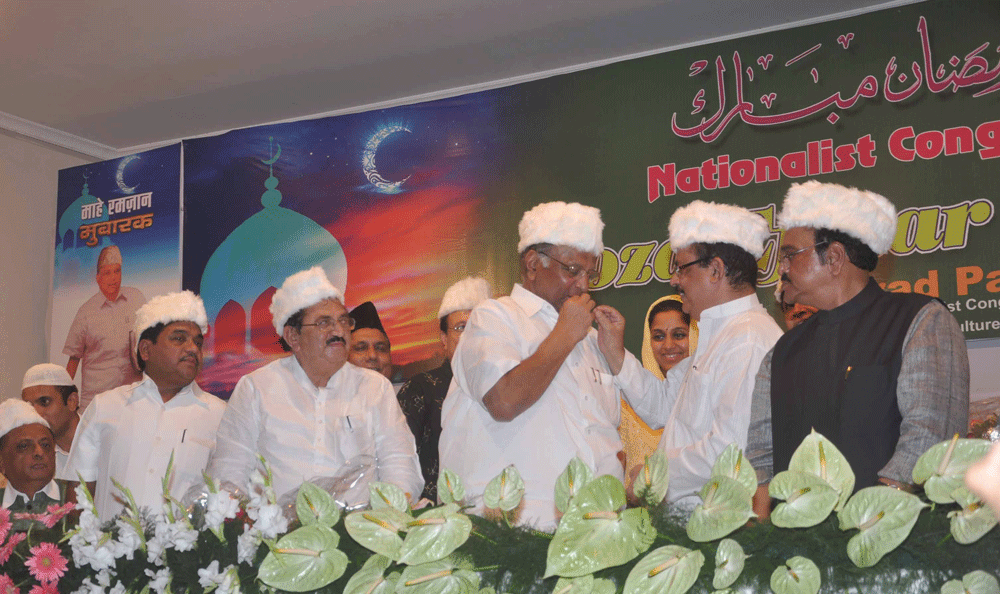 NCP President and Union Minister Sharad Pawar in Roza-E- Iftar At Dongri.