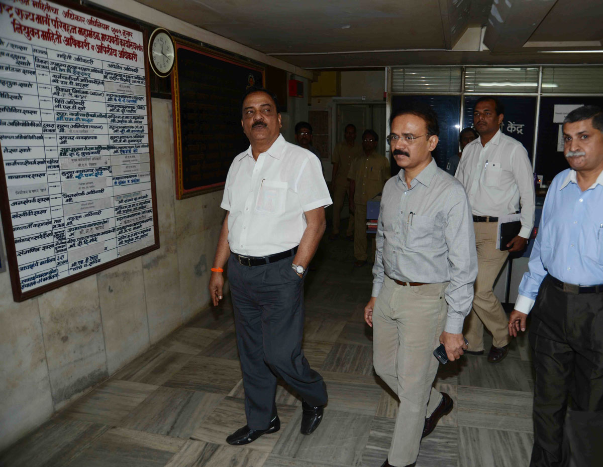 Minister Diwakar Rawate Visit StateTransport Chief Office Mumbai Central.