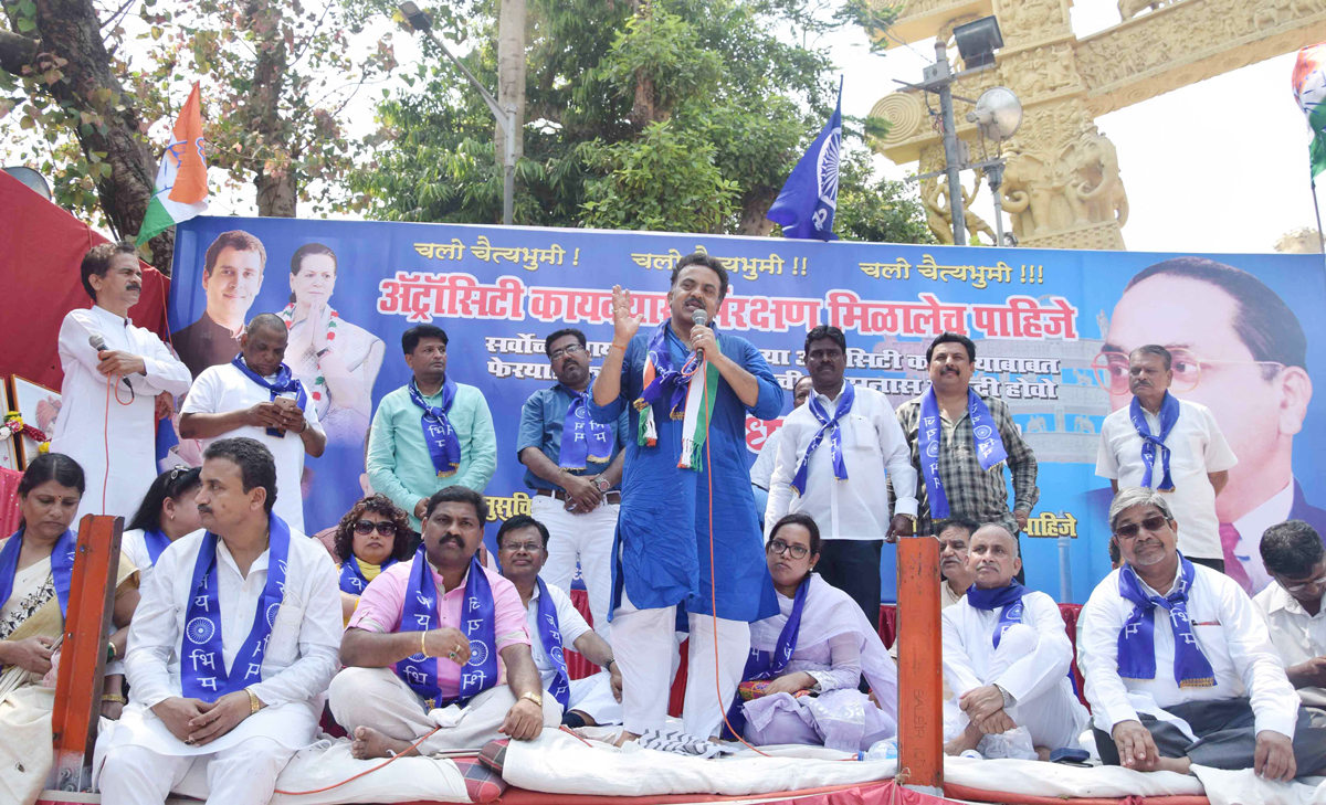 Mumbai Congress President Sanjay Nirupam Protest against Atrocity Act Changes by BJP Govt.at Chaityabhoomi Shivaji Park, Dadar.