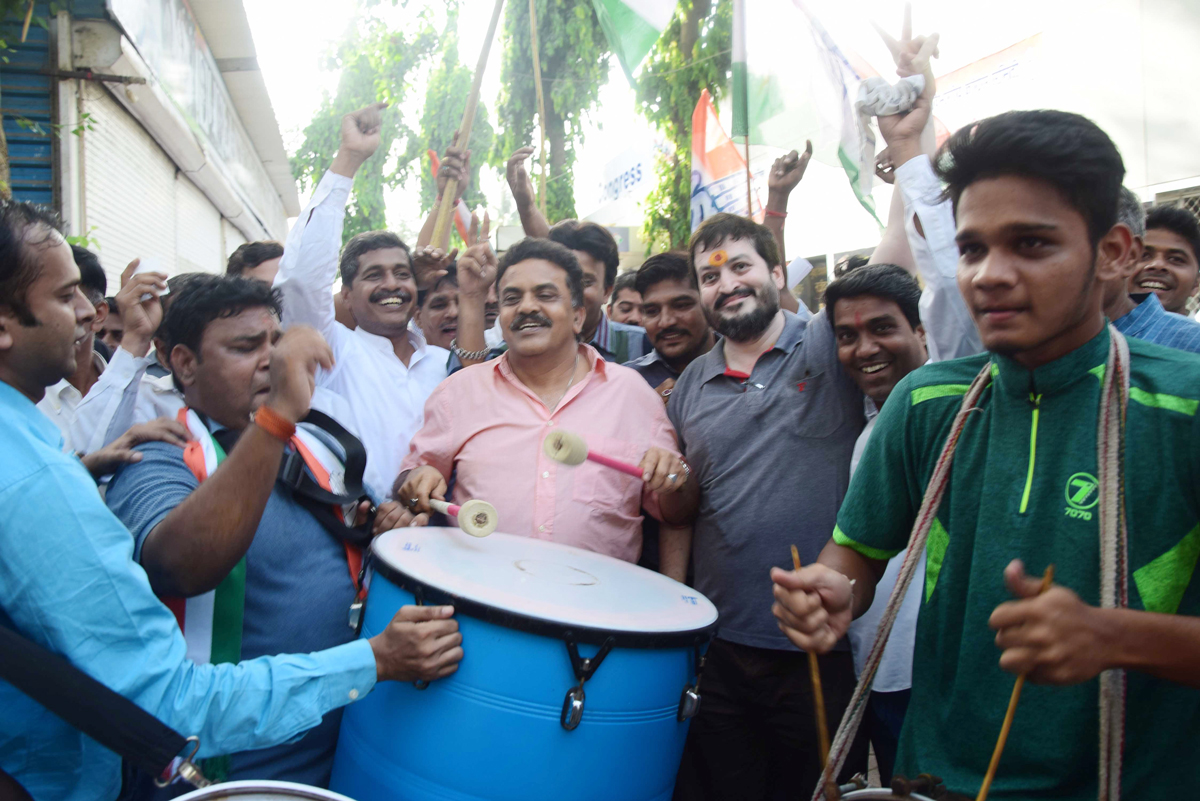 Congress Party Celebration for Victory of Democracy on issue of BJP Govt.Collapse in Karnataka.