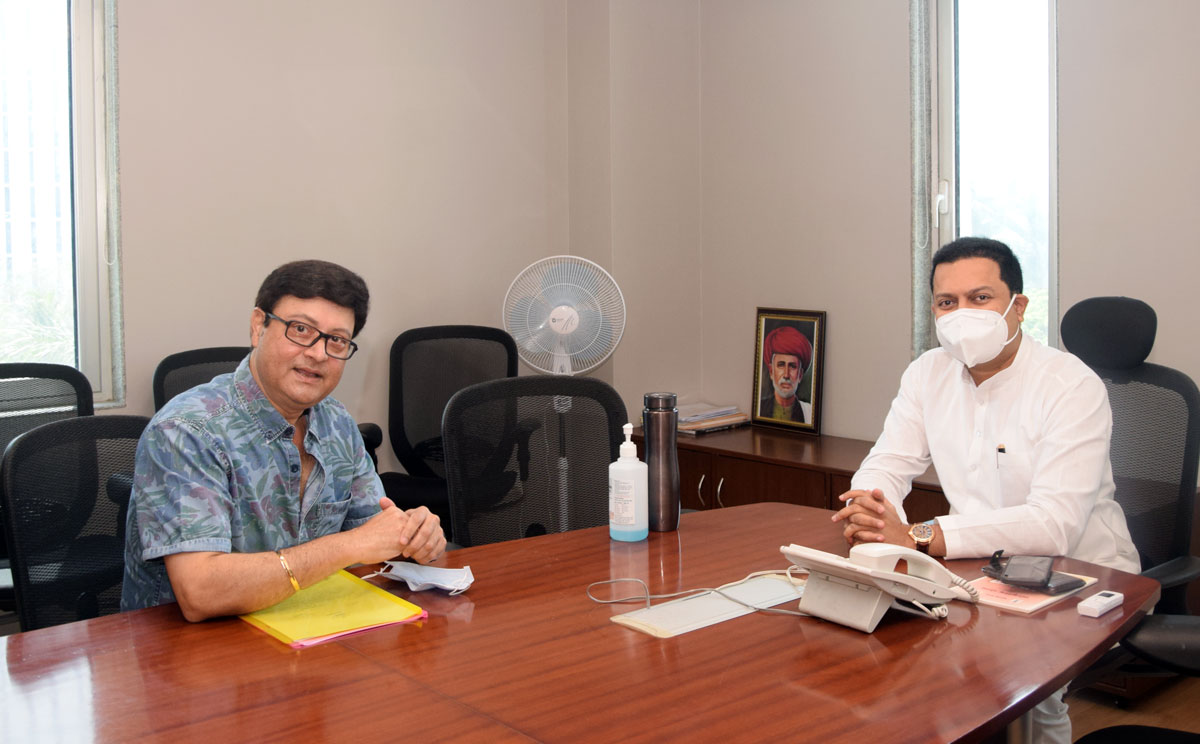 Minister Amit Deshmukh & Marathi Cine Star Sachin Pilgaokar at Mantralaya.