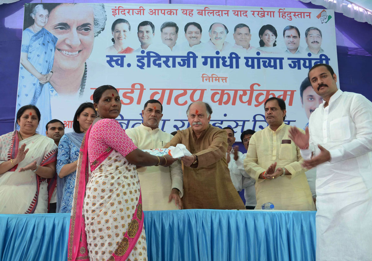 BIRTH ANNIVERSARY OF EX.PRIME MINISTER LATE INDIRA GANDHI CELEBRATED AT KURLA ON OCCASION M.P.& EX.UNION MINISTER GURUDAS KAMAT,MRCC PRESIDENT KRIPASHANKAR SINGH, M.P.PRIYA DUTT, MLA RAJHANS SINGH.ORG.NITESH RAJHANS SINGH.