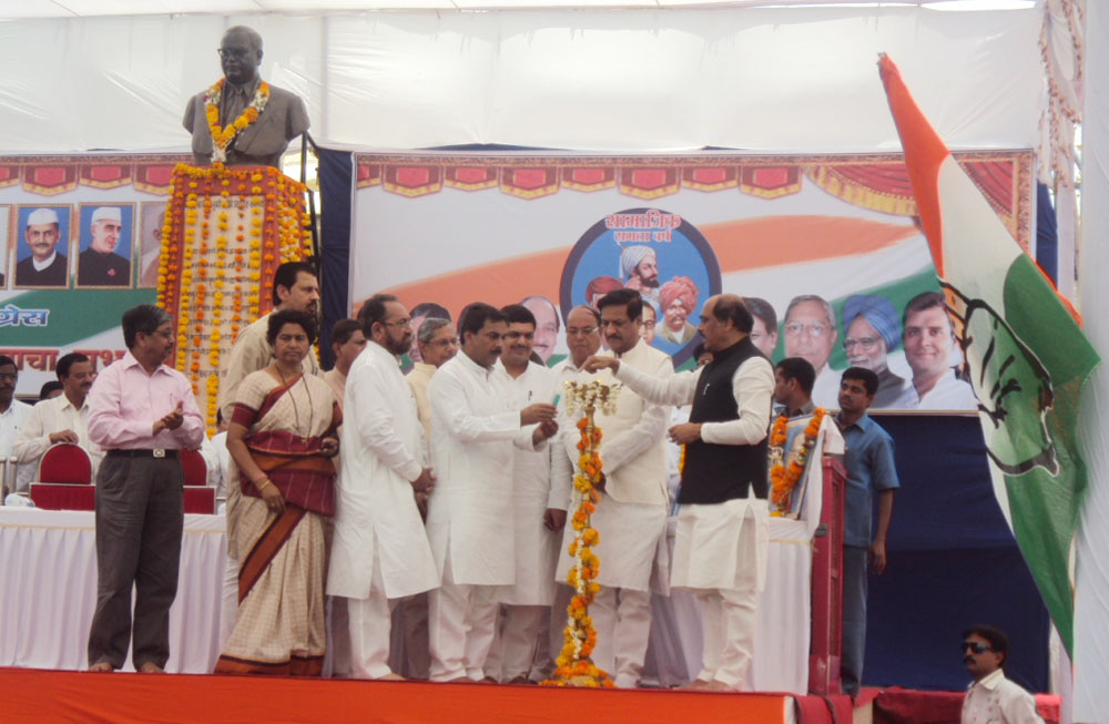 CHIEF MINISTER PRITHVIRAJ CHAVHAN & AICC MAHARASHTRA OBSERVER MOHAN PRAKASH AT MAHAD.