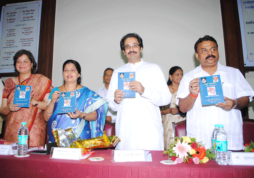 SHIV SENA WORKING PRESIDENT UDHAV THAKRE AT K.E.M.HOSPITAL